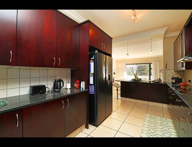3 BEDROOM APARTMENT FOR SALE IN BEDFORDVIEW